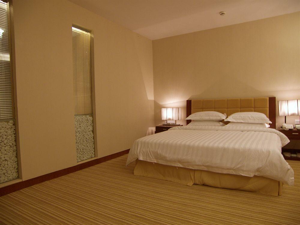 Long Zhou Grand Hotel Guangzhou Luaran gambar
