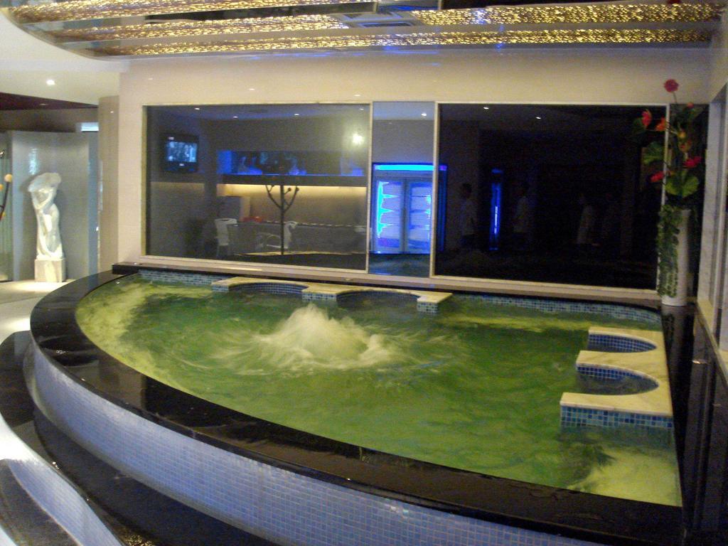 Long Zhou Grand Hotel Guangzhou Luaran gambar